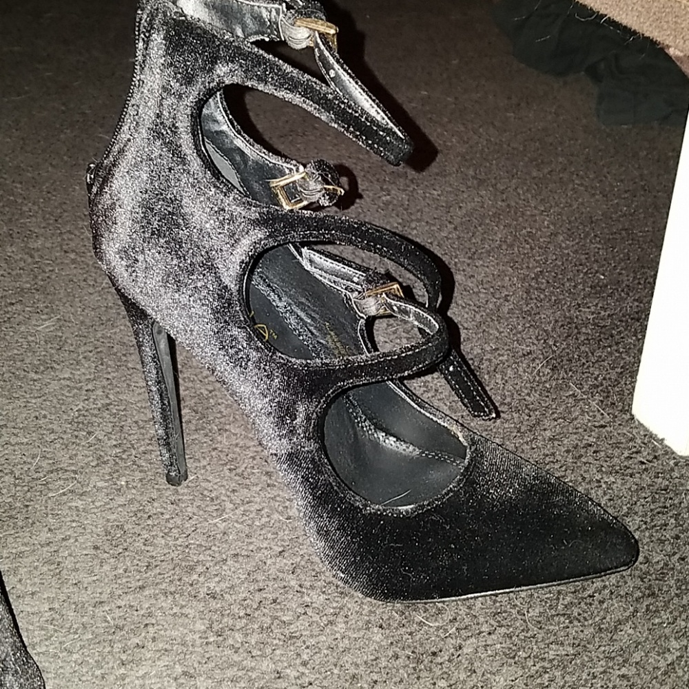 Sexy Liliana black velvet 5" heel